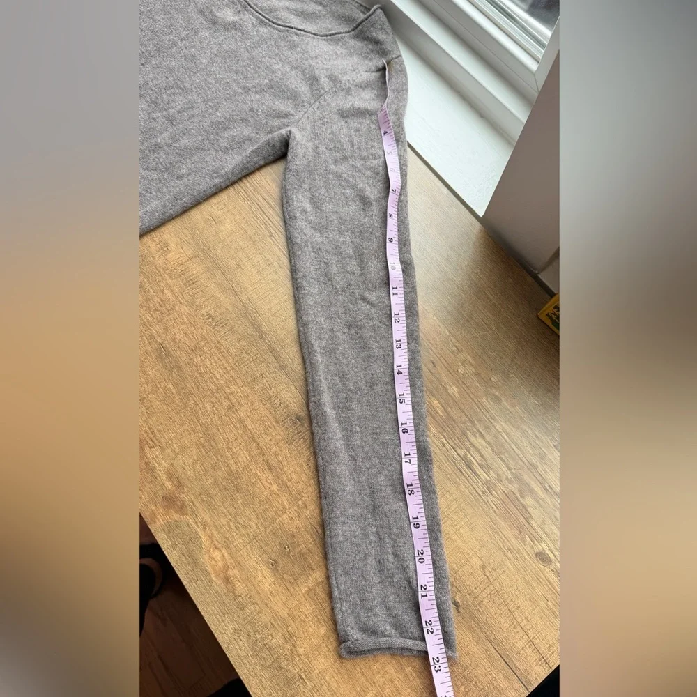 Club Monaco Women’s Gray Long Sleeve Cashmere Sweater Size Small - Picture 5 of 8